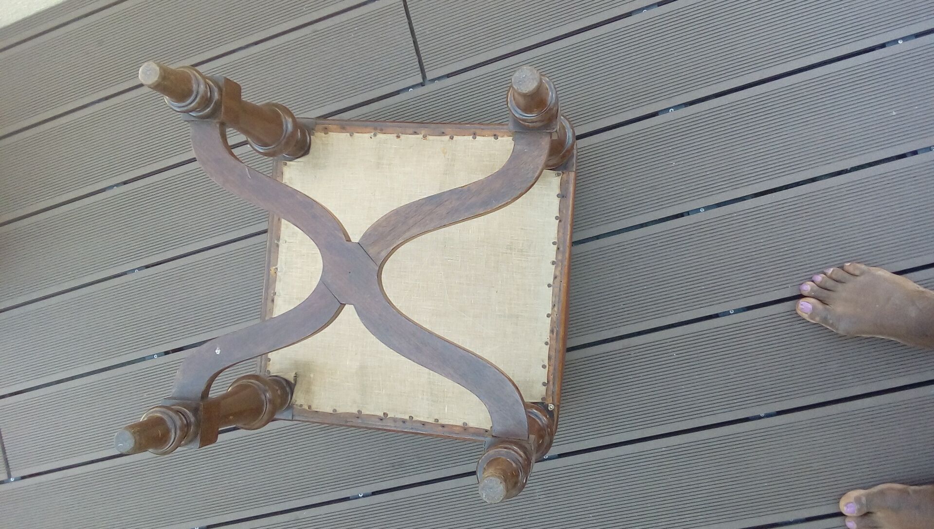Former stool or footrest