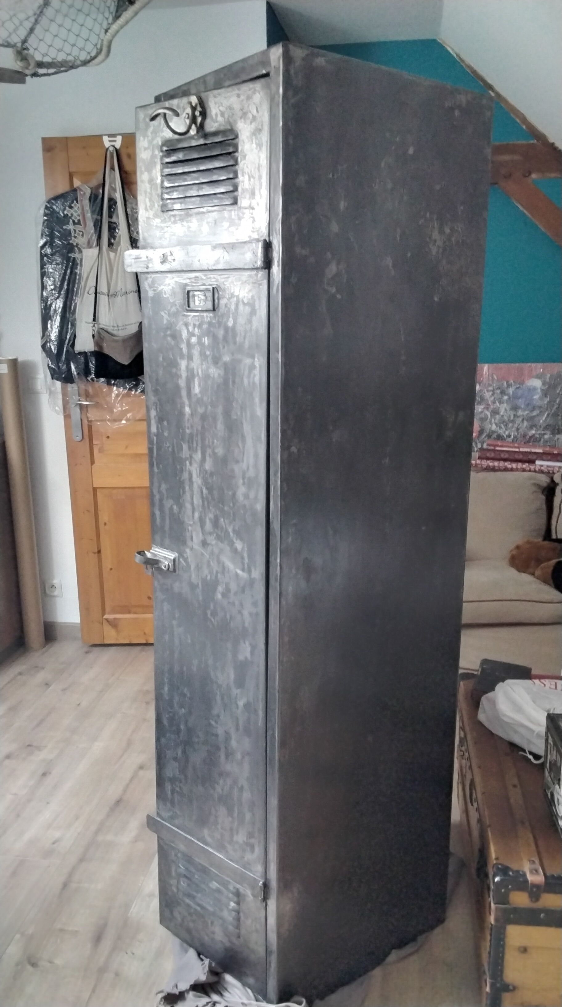 Metal closet