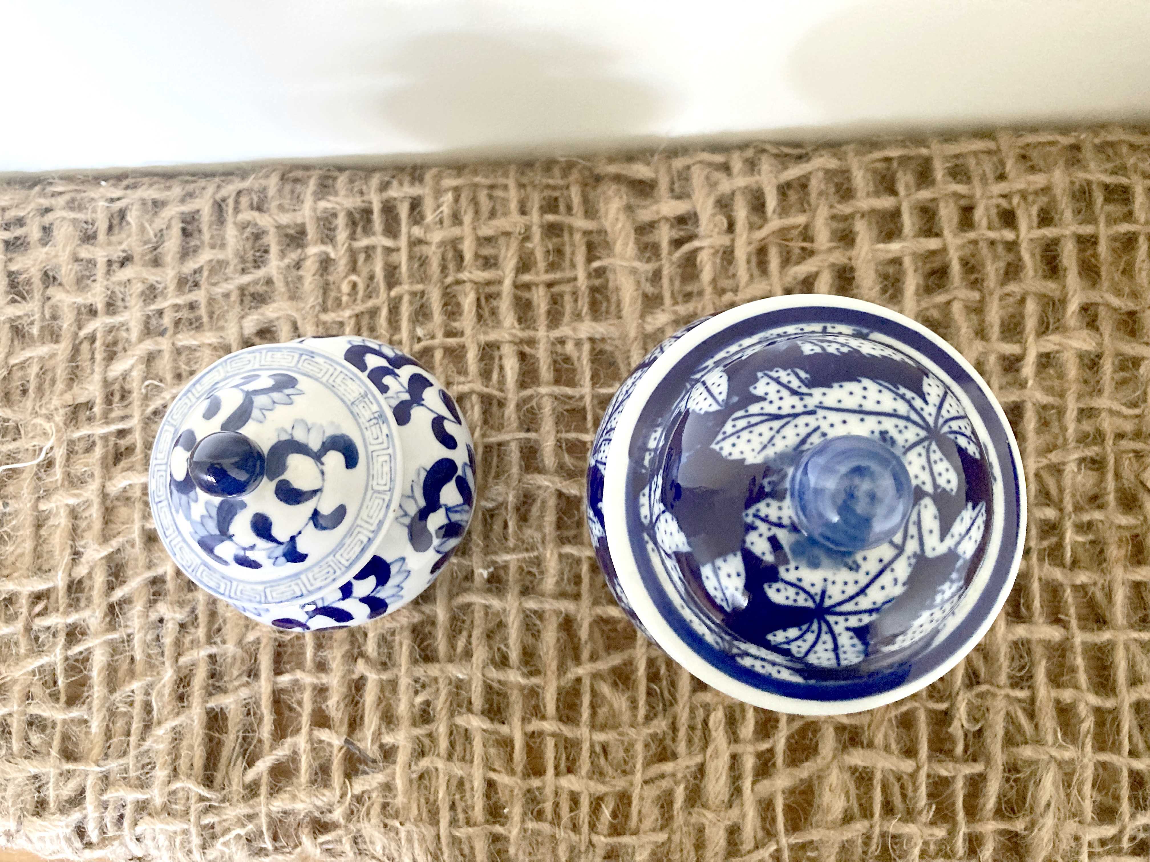 Set of 2 vintage ceramic ginger pots