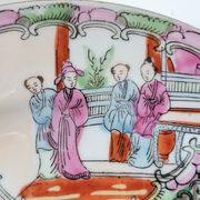2 assiettes chinoises porcelaine polychrome et or Canton XXème