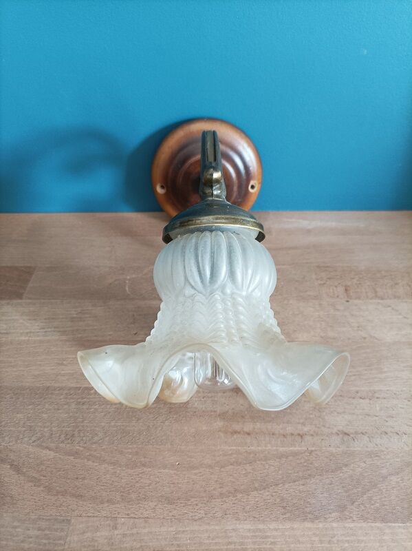 Wall lamp in glass and brass