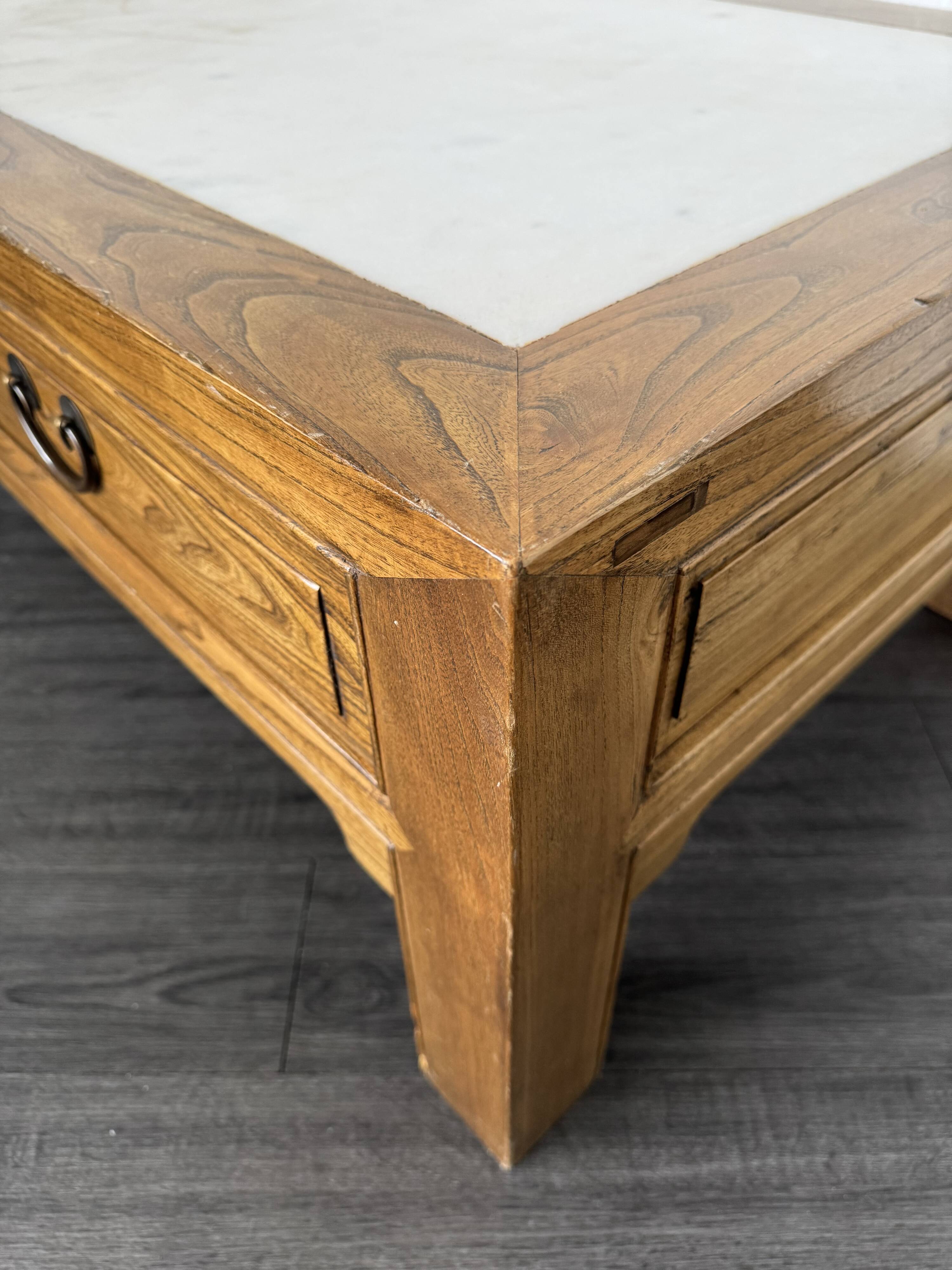 Table basse vintage en bois (chêne massif) et marbre