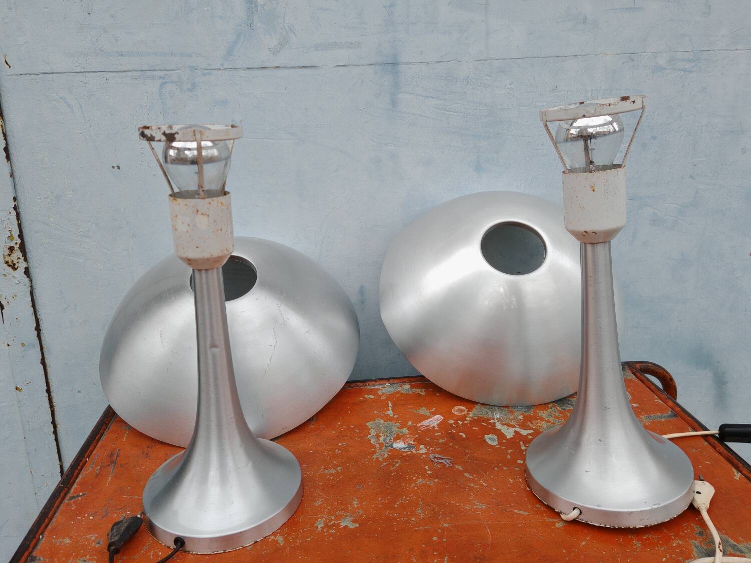 Pair of Philips aluminum mushroom lamps 70'
