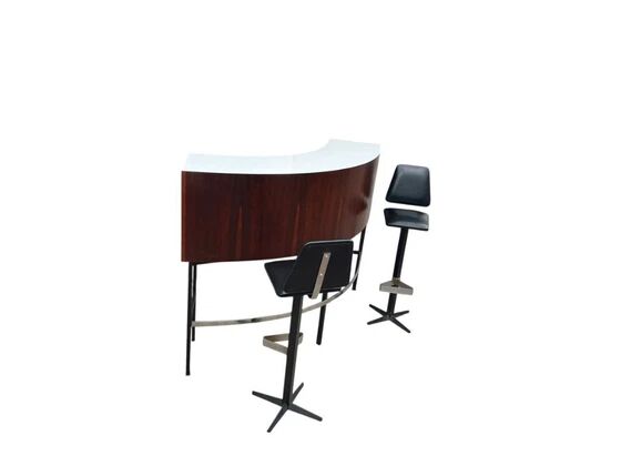 Bar en palissandre du milieu du XXe siècle avec tabourets de bar