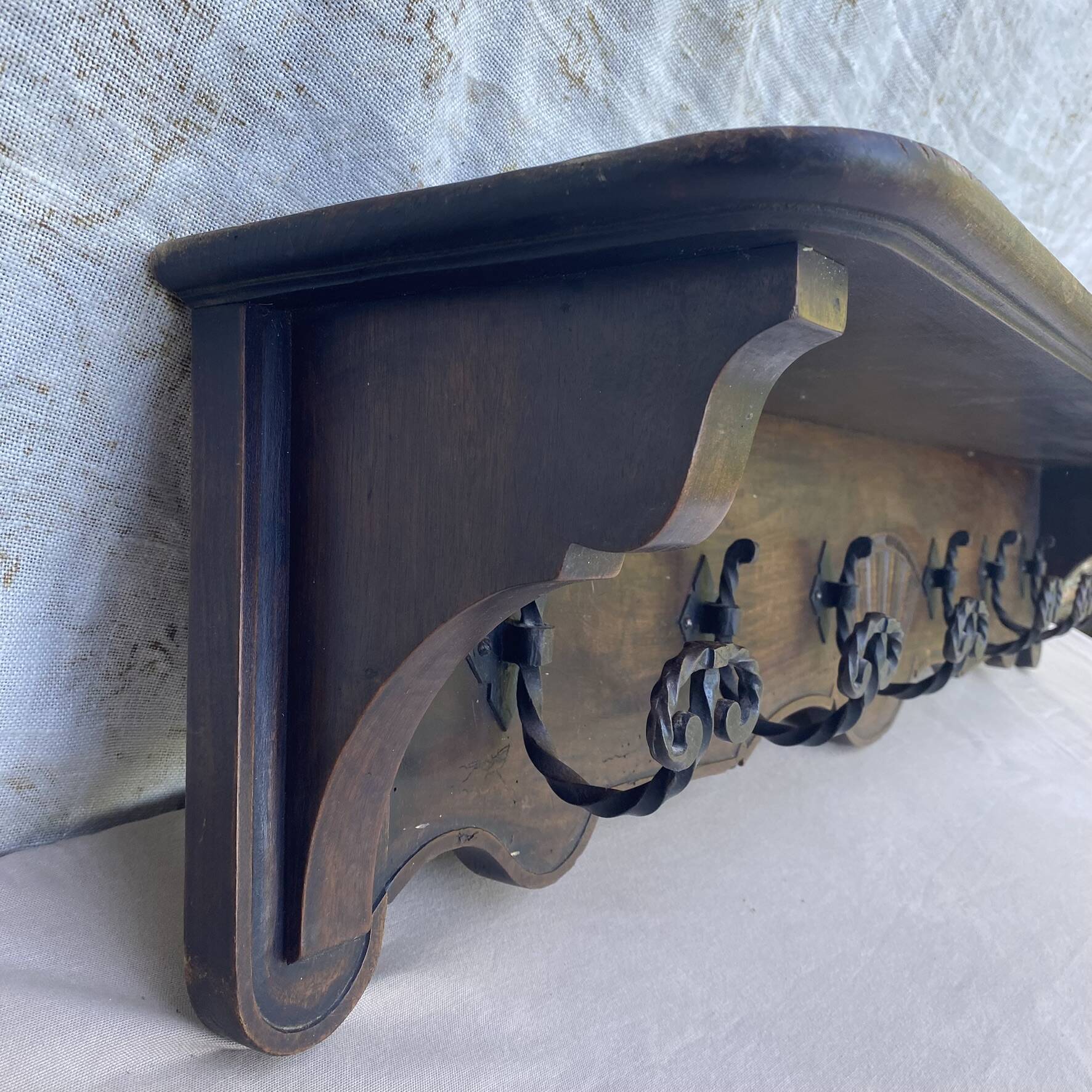 Large antique wall-mounted coat rack in carved wood 135 cm
