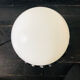 Lampe en fer forgé noir et globe en verre blanc