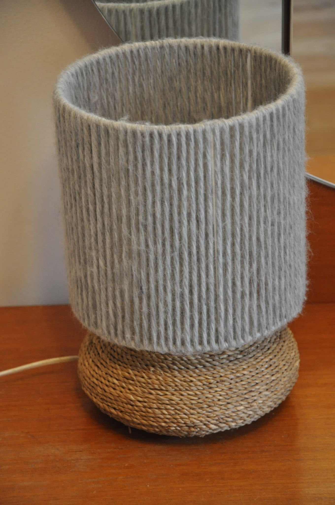 Lampe rafia et laine