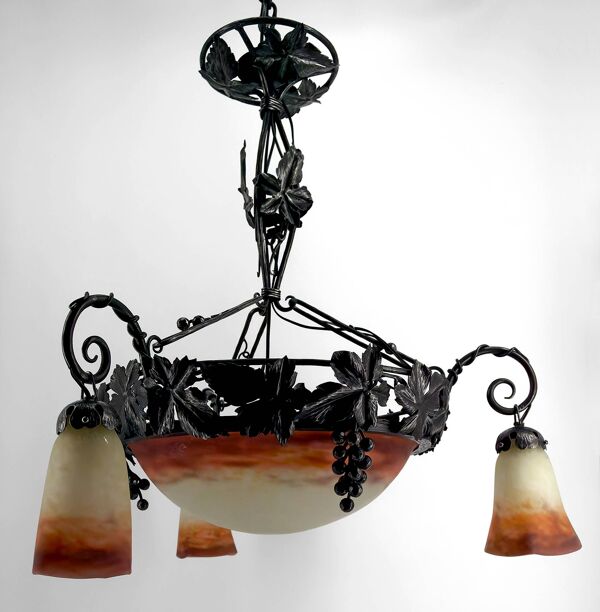 Lustre en fer forgé et pate de verre, Art Deco, Muller Freres, Circa 1920