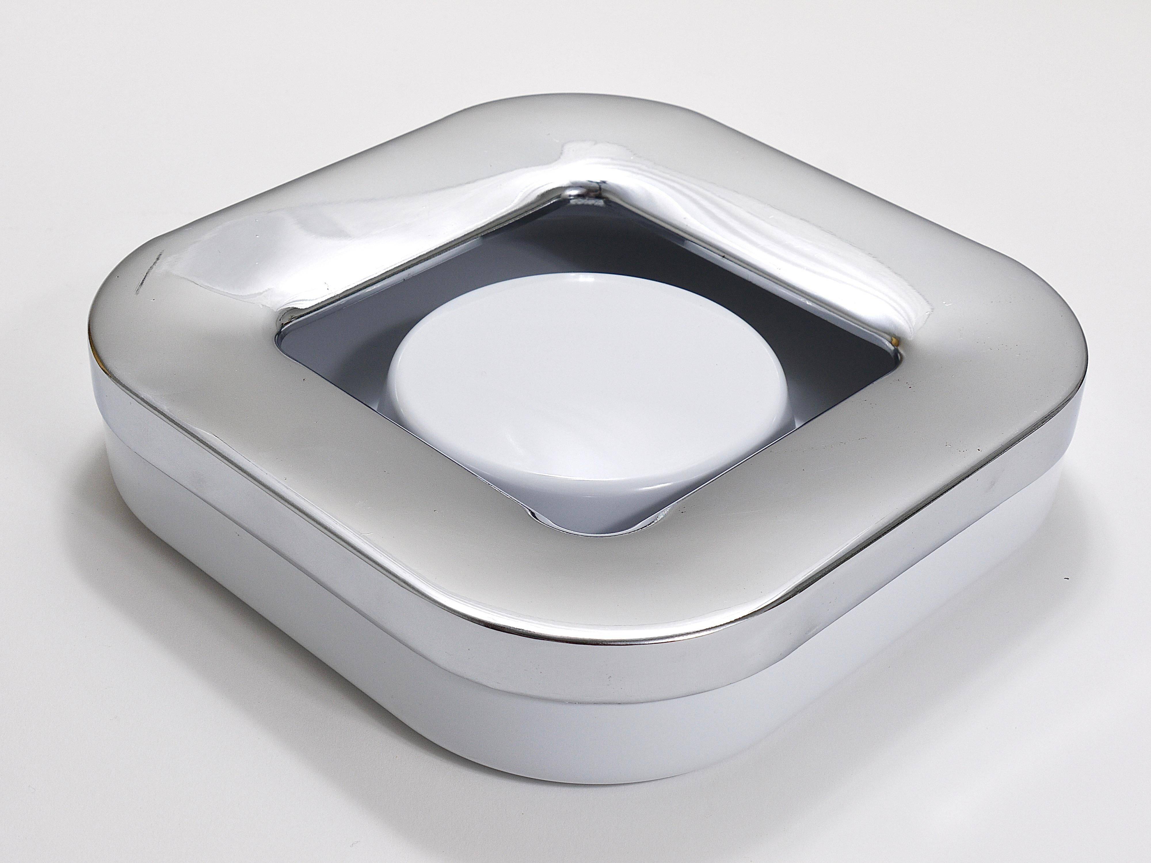 Square white ashtray Ico Parisi, chrome and melamine by Lamperti, Italy, 1970s.