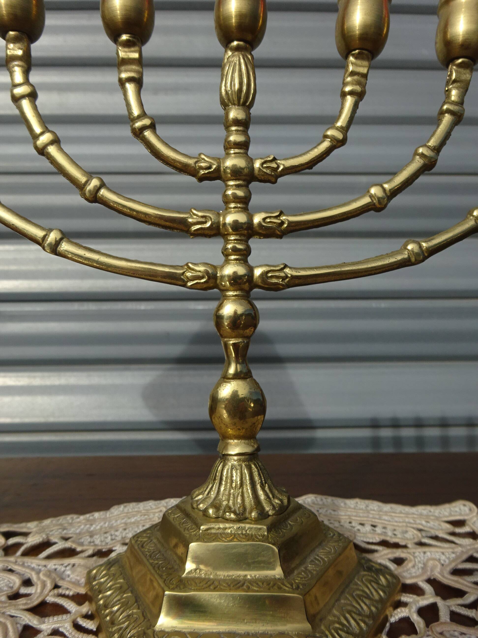 7-branch chandelier, in gilded brass, signed Wainberg.