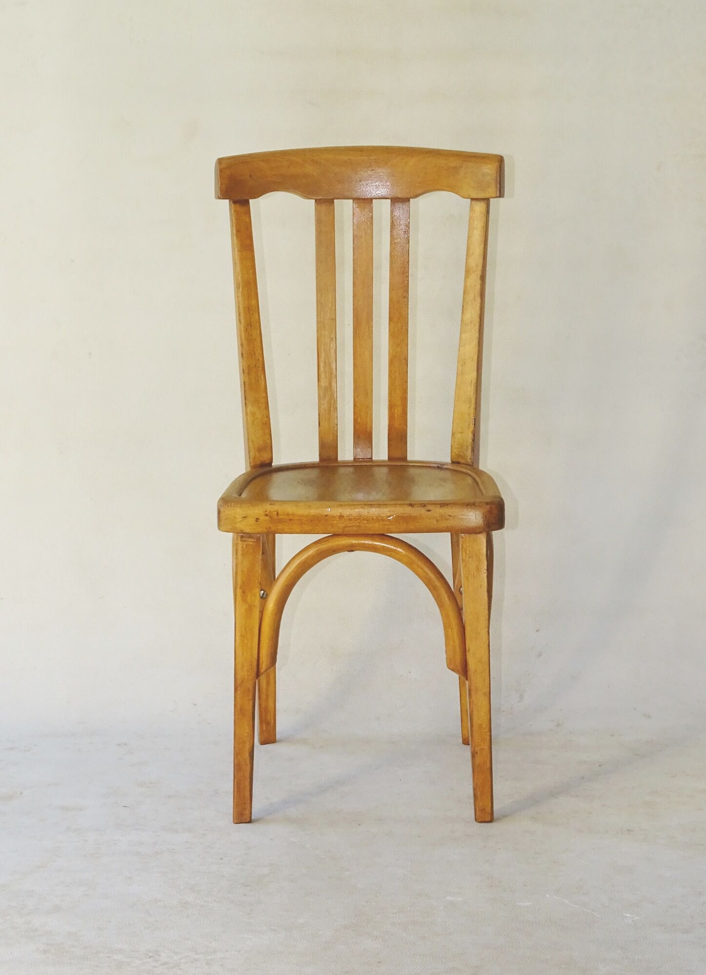 Chaise enfant baumann 1955 modèle , chêne-doré type bistrot bois courbé