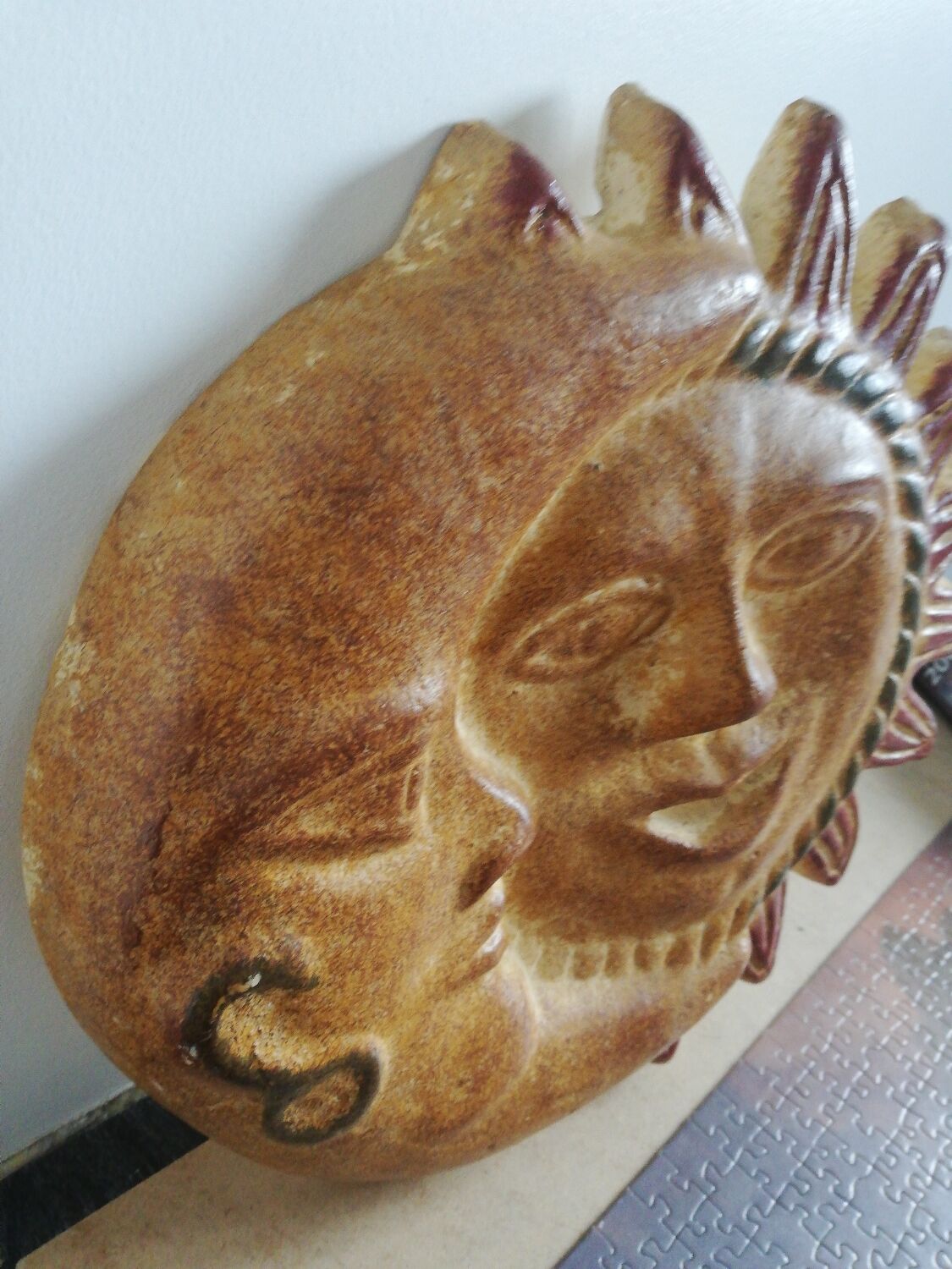 Wall decoration in the shape of sun and moon