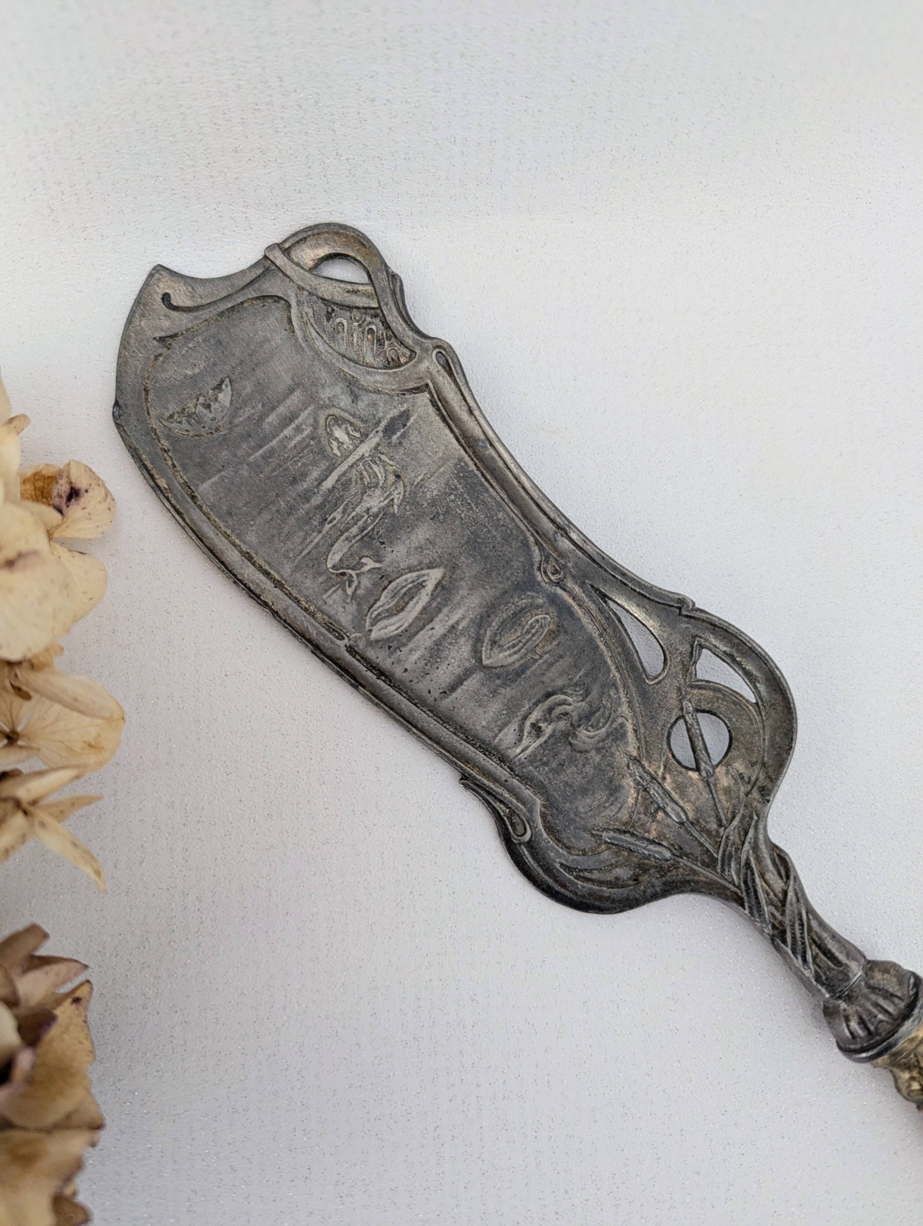 Large Art Nouveau serving shovel in white metal and gilded brass 30 cm