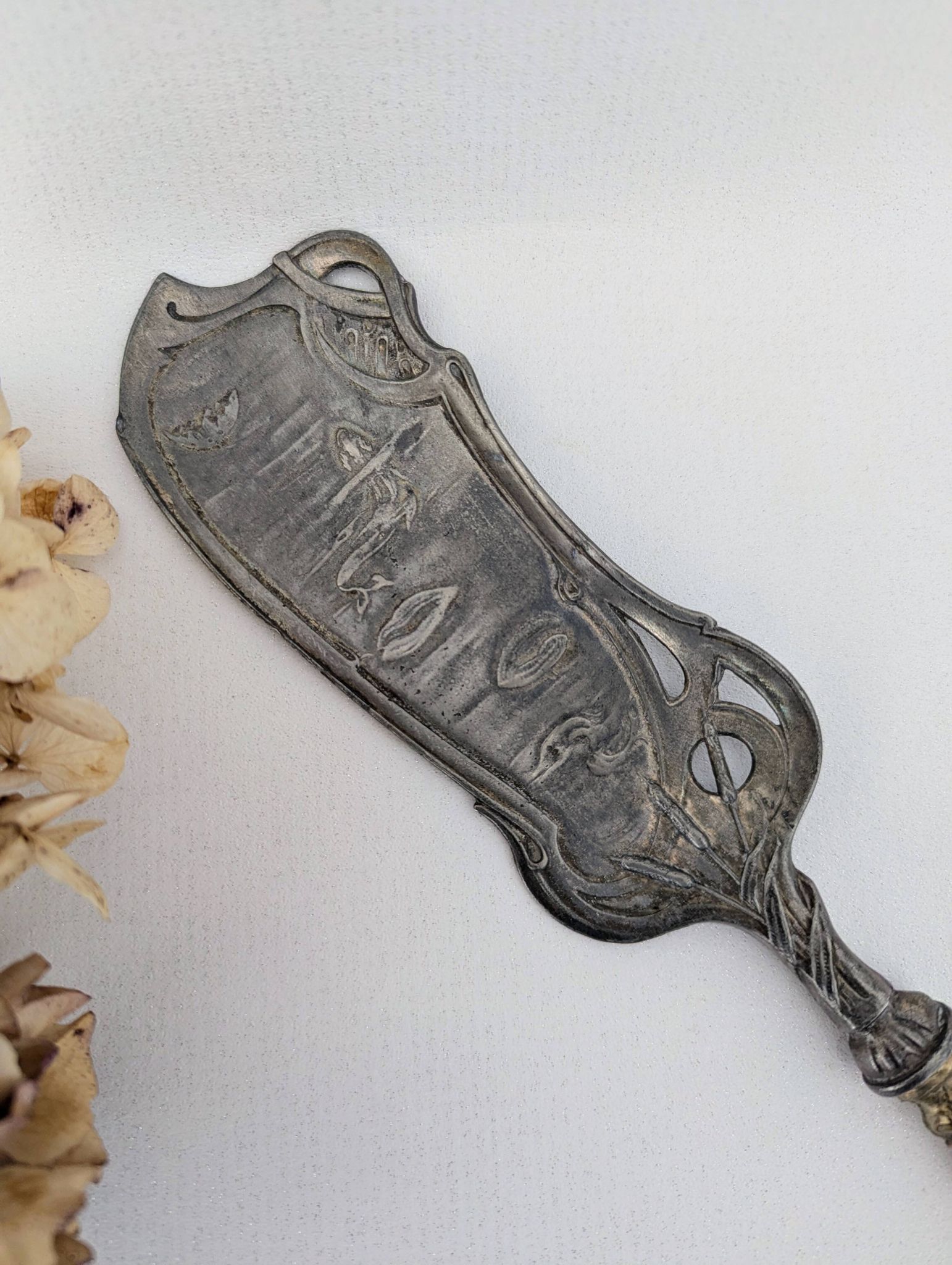 Large Art Nouveau serving shovel in white metal and gilded brass 30 cm