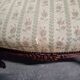 Fauteuil bergère médaillon Louis XVI en noyer tissus en petit point de croix