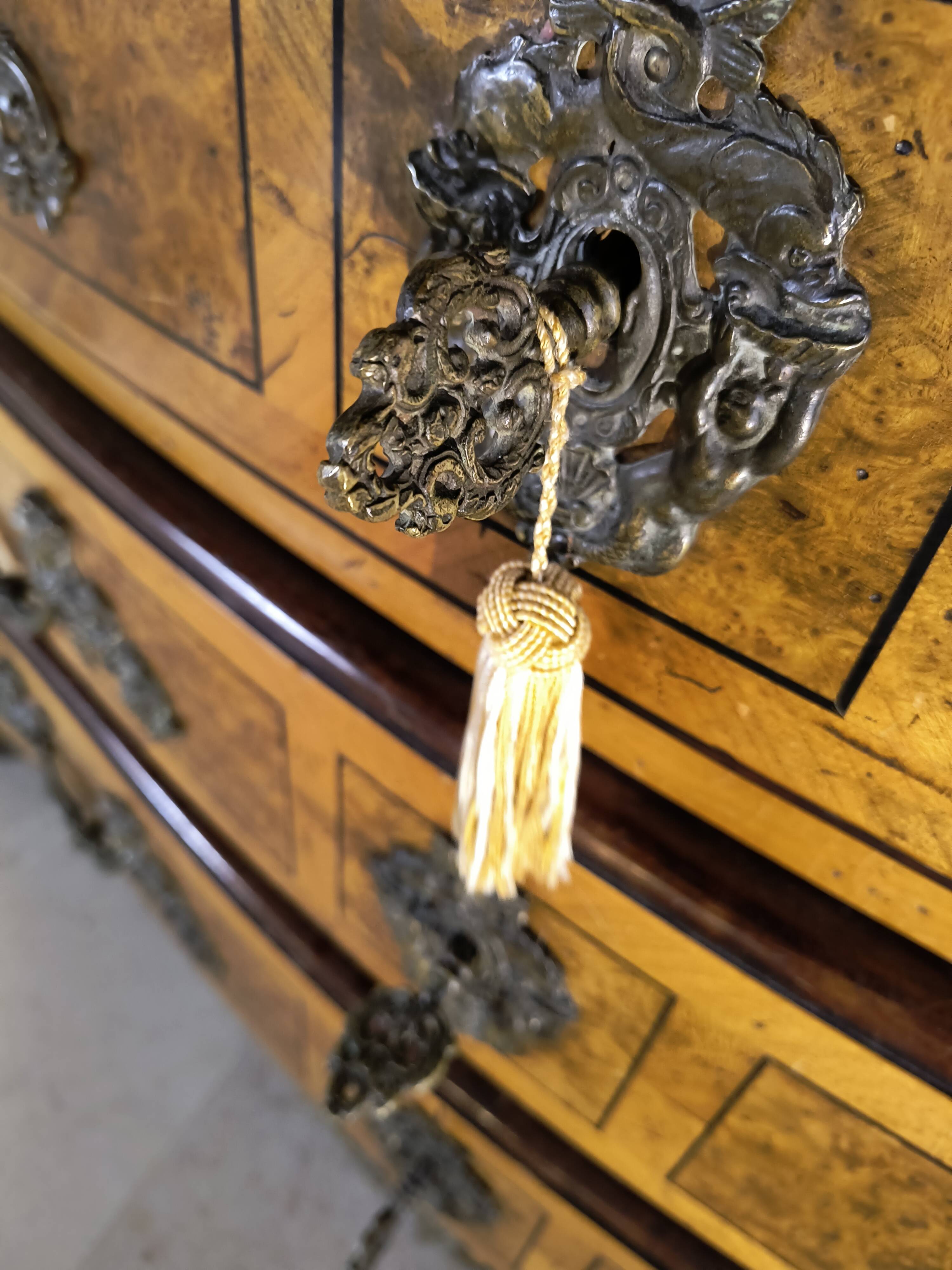 "Louis XIV" style commode with green Alpine marble and walnut burl.
