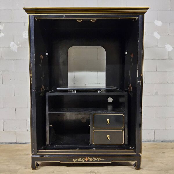 Cabinet vintage chinois en laque noire avec des oiseaux et des fleurs bohémien