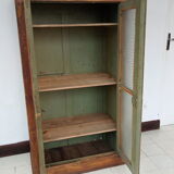 Old showcase