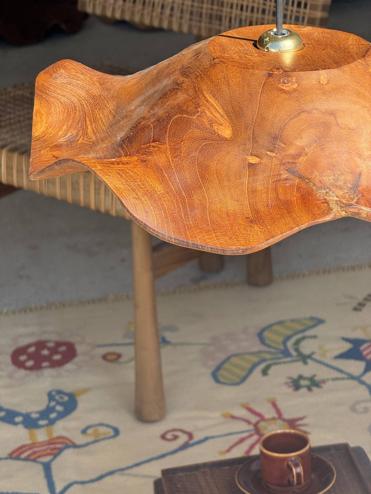 Moyenne suspension feuille plate ondulée en teck fleur lisse D:40