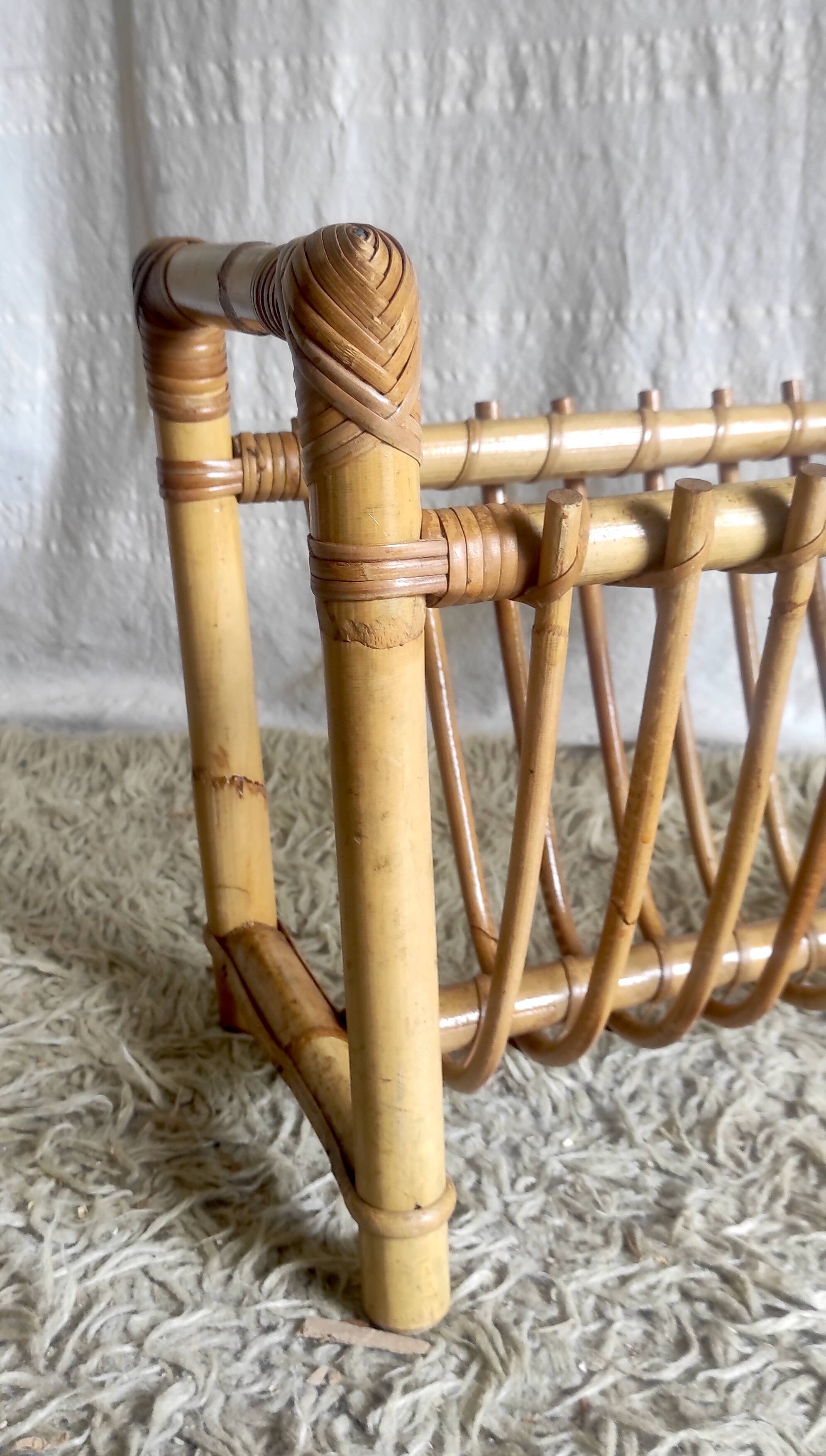 Rattan magazine rack - 60s/70s