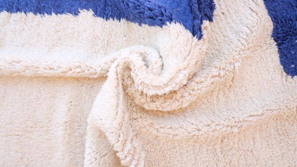 Contemporary Moroccan Rug - 249 x 121 cm