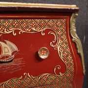 Commode chinoise laquée, peinte et dorée