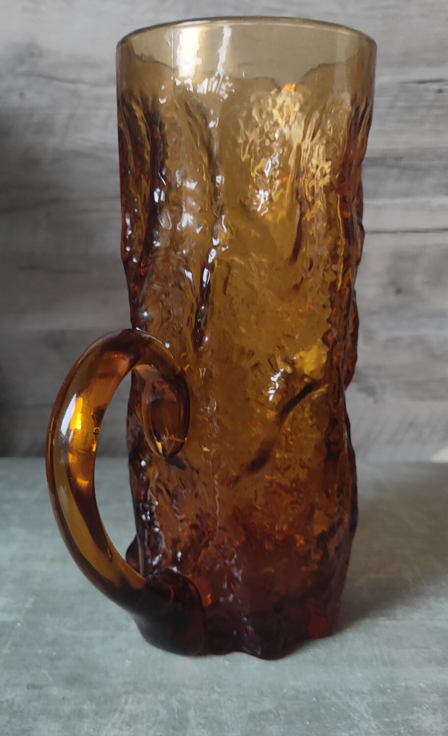 Pitcher and its glasses in amber glass