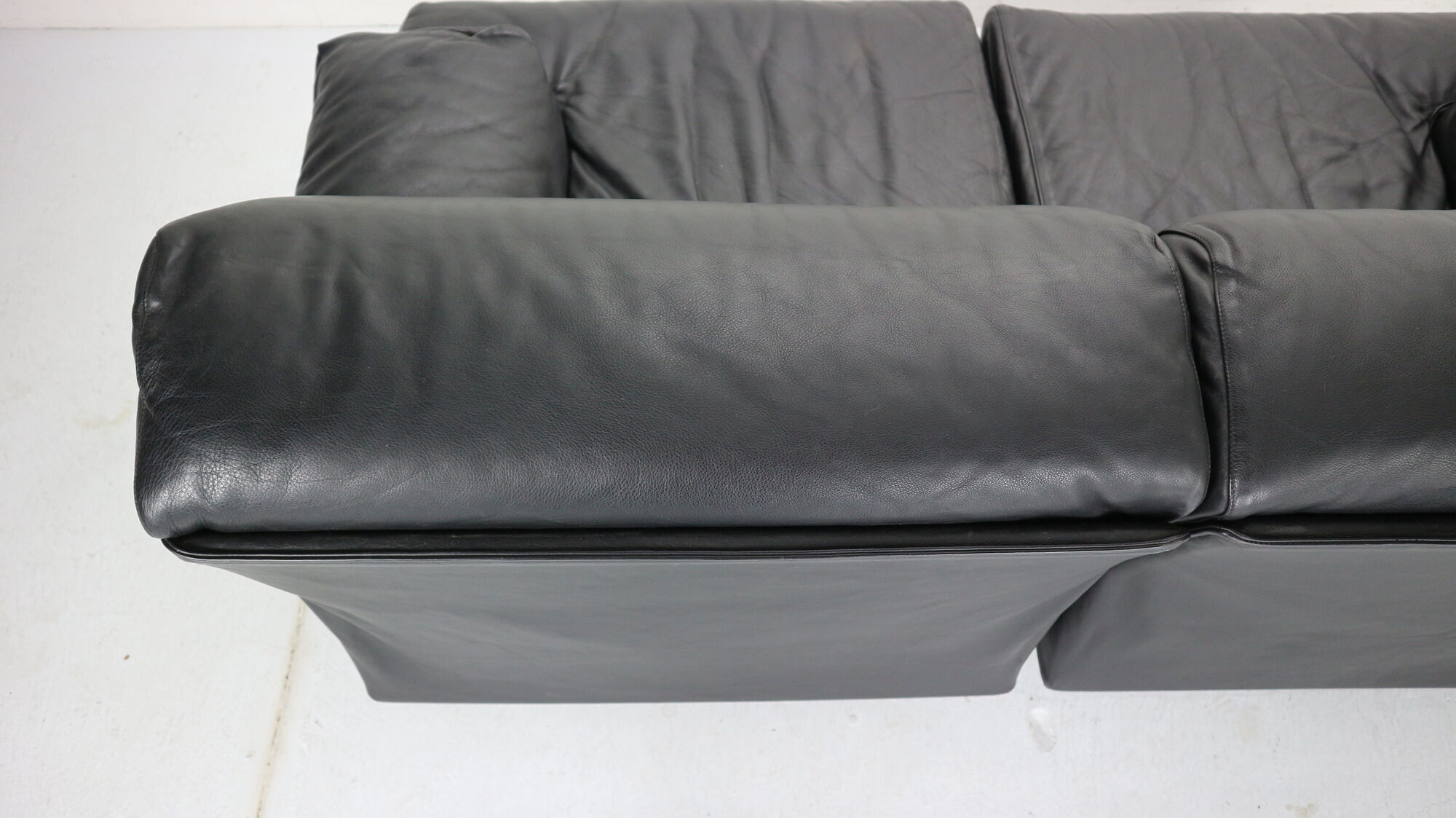 Leather 2-seater sofa "Fiandra" by Vico Magistretti for Cassina, 1970, Italy