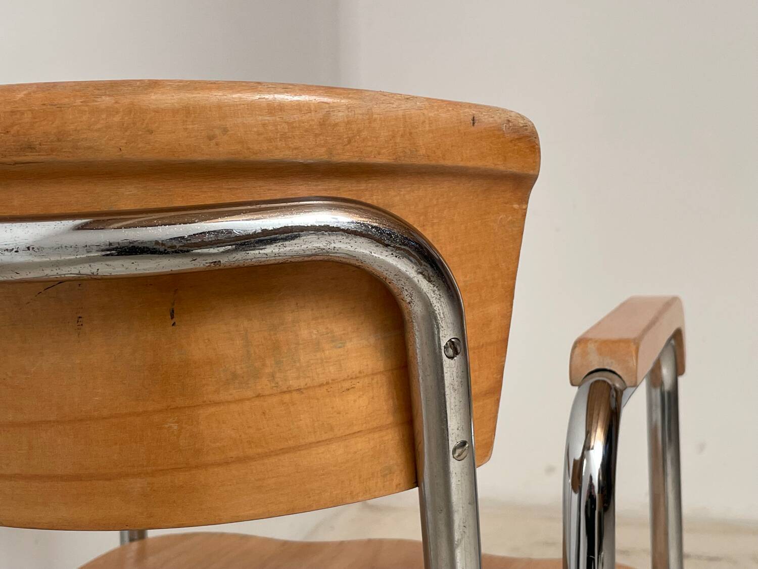 Fauteuil cantilever B261 par Émile Guillot édition Thonet