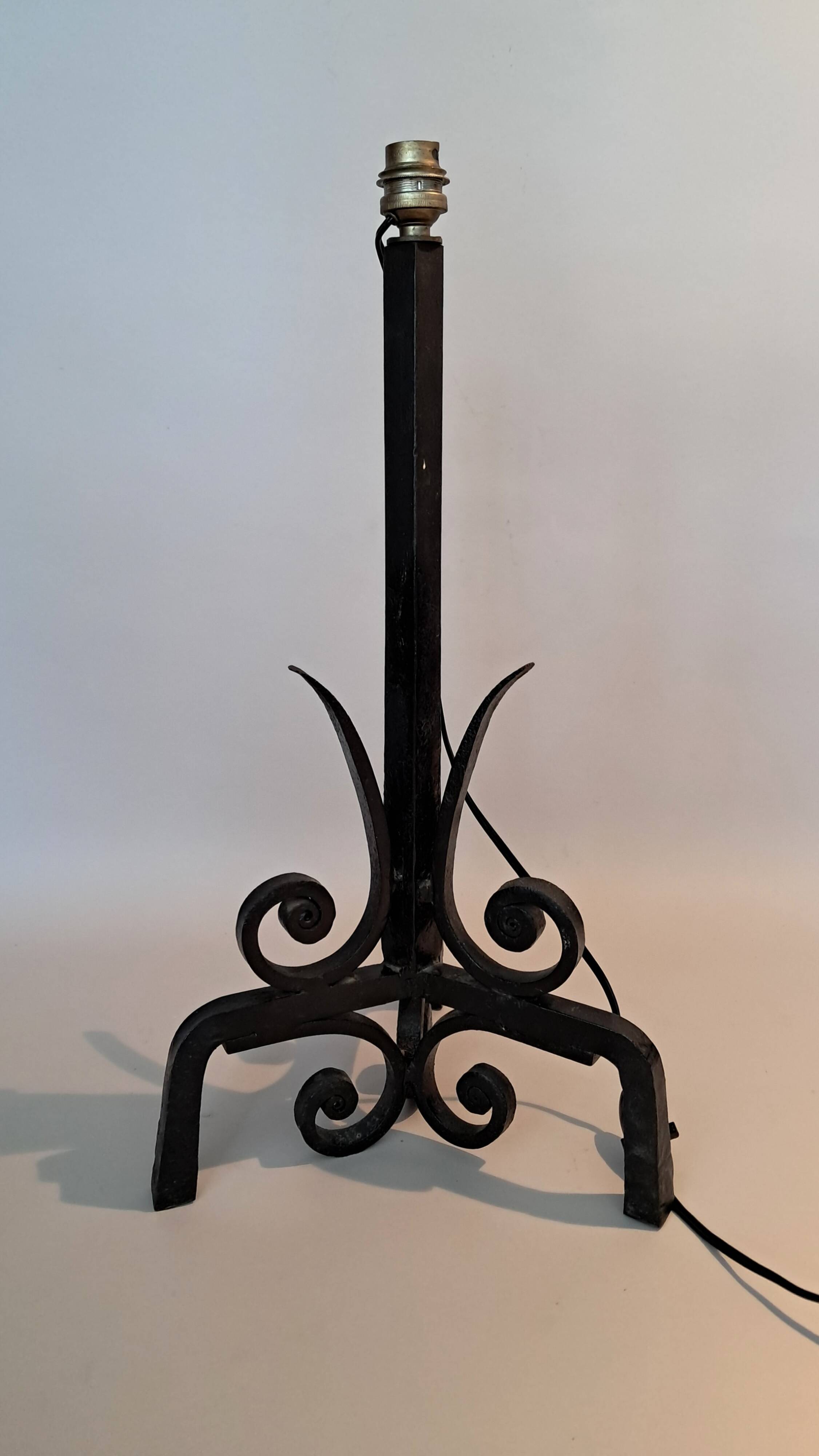 Brutalist tripod wrought iron lamp base 1950/1960.