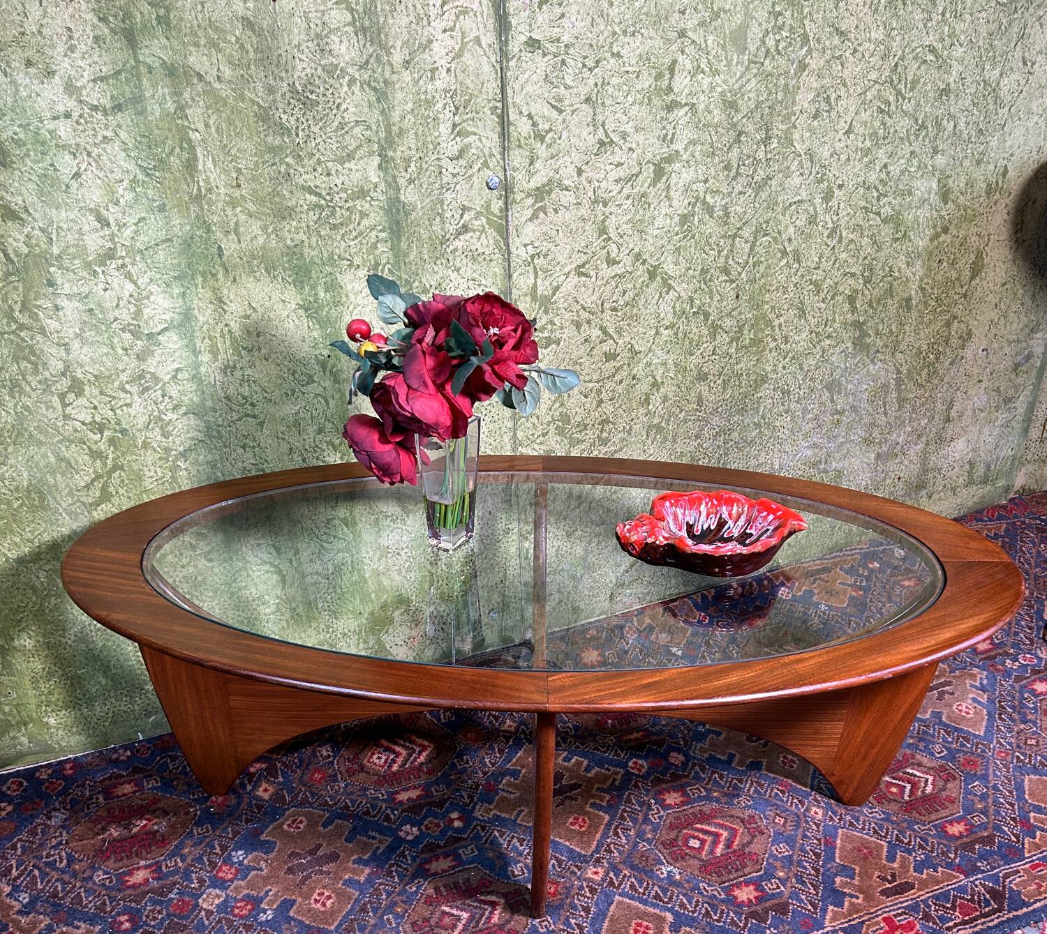 Table basse vintage rétro vintage ovale en teck par GPlan 1960