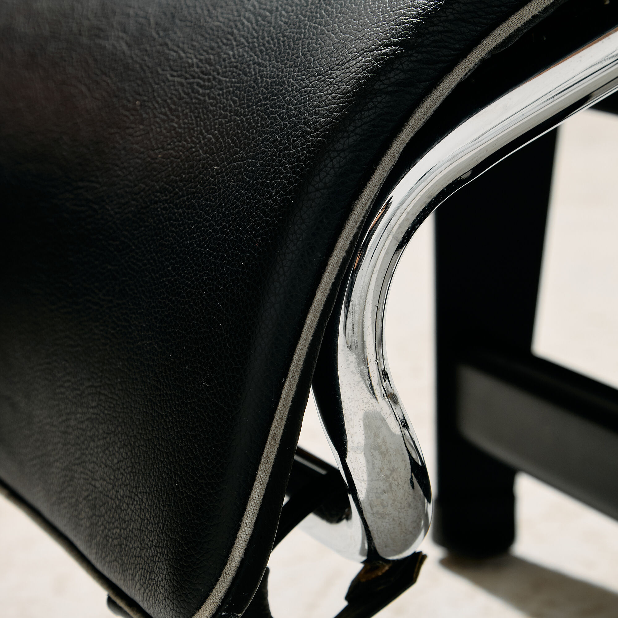 Fauteuil lounge LC4 par Alivar