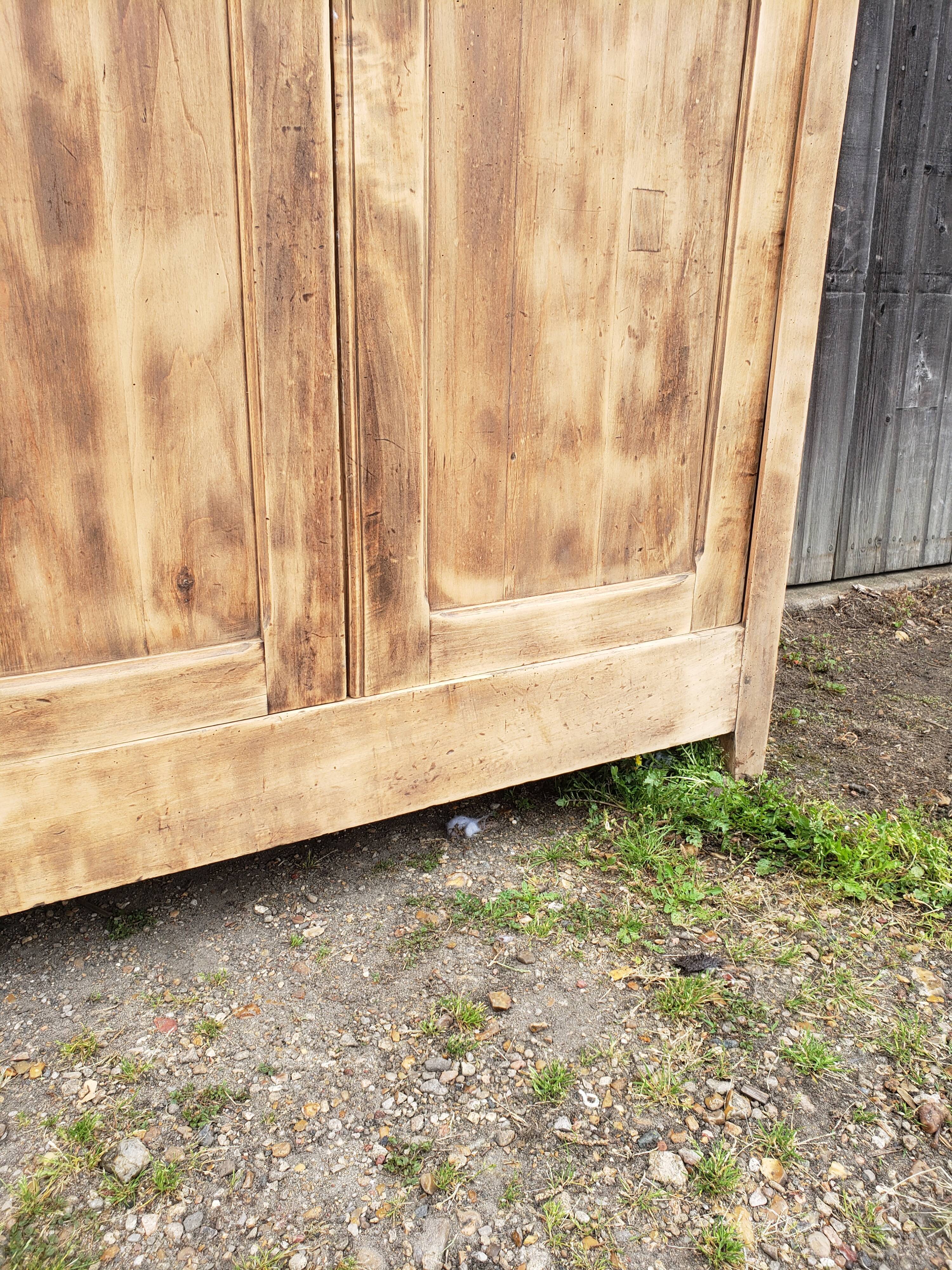 Parisian wardrobe wood in the rough "skirts"