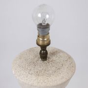 Lampe en pierre sculpté. Années 1970.
