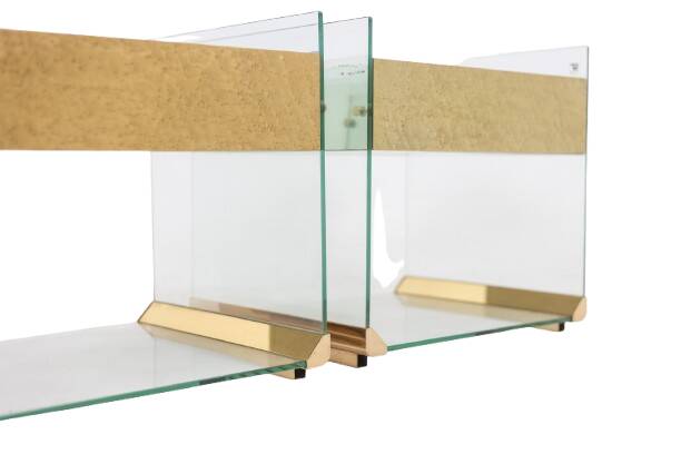 Pair of bedside tables or sofa ends in brass, glass and mirror. 1970s.