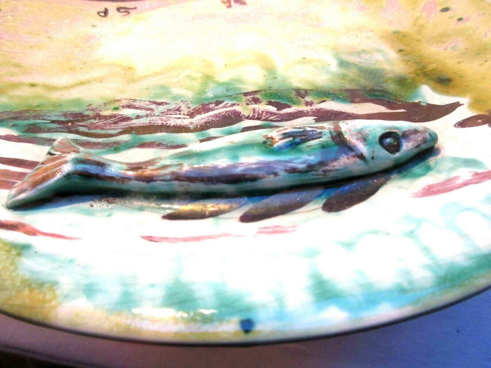 Dabbling plate with trompe l'oeil fish, signed sp,