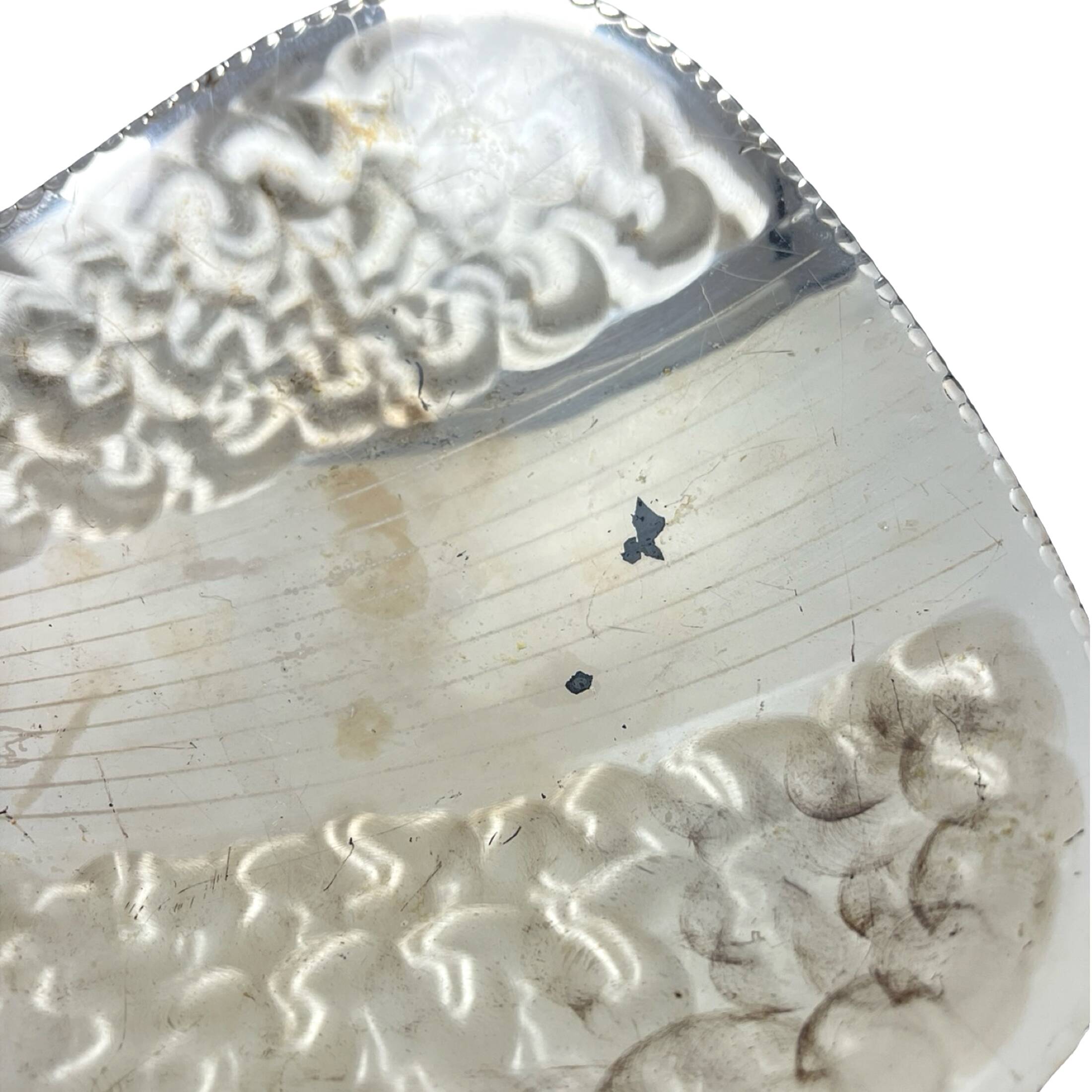 Vintage plated plate on leaf-shaped legs, silver-plated, Germany, 1970s.