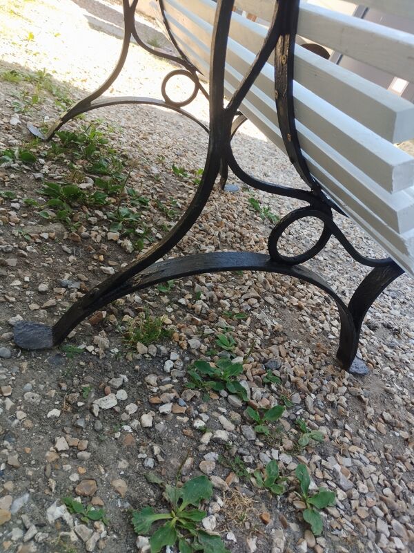 Banc de jardin ancien avec pieds en fonte