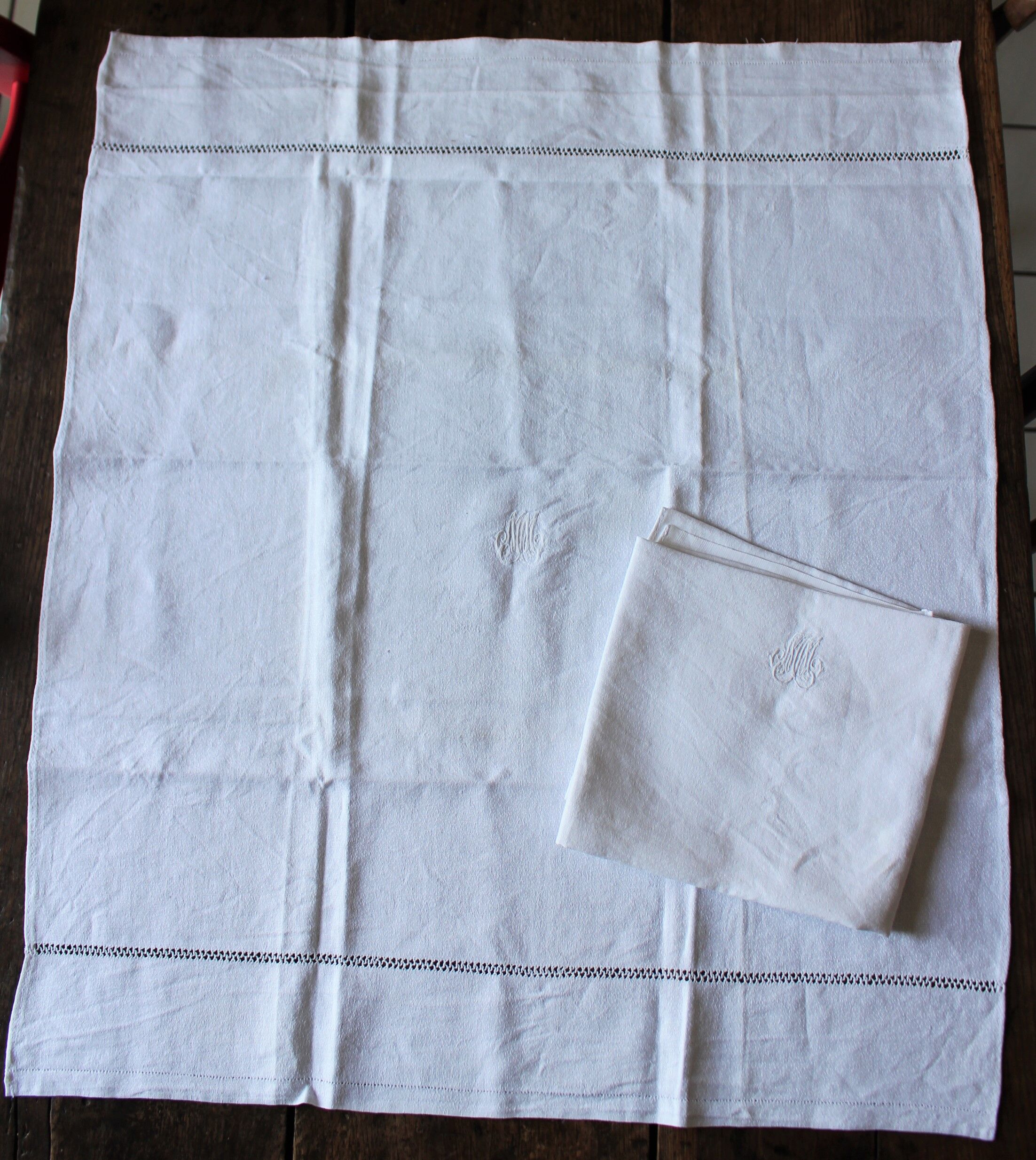 A batch of 2 White Checkered Napkins Monograms M M