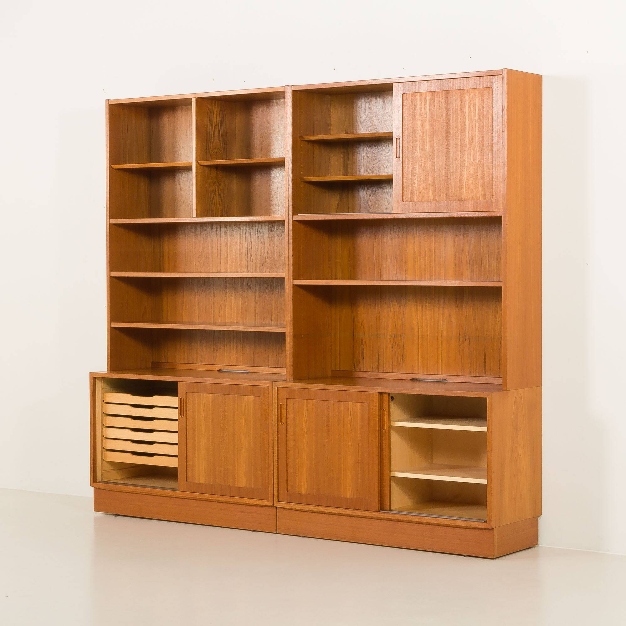Danish mid century modular bookcase in teak by Poul Hundevad , Denmark