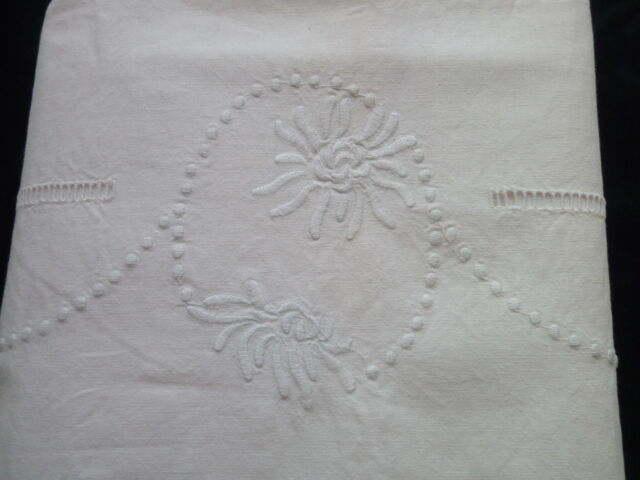 Drap en métis fleur bleue toile de gérardmer brodé  2.30 x 2.80 m