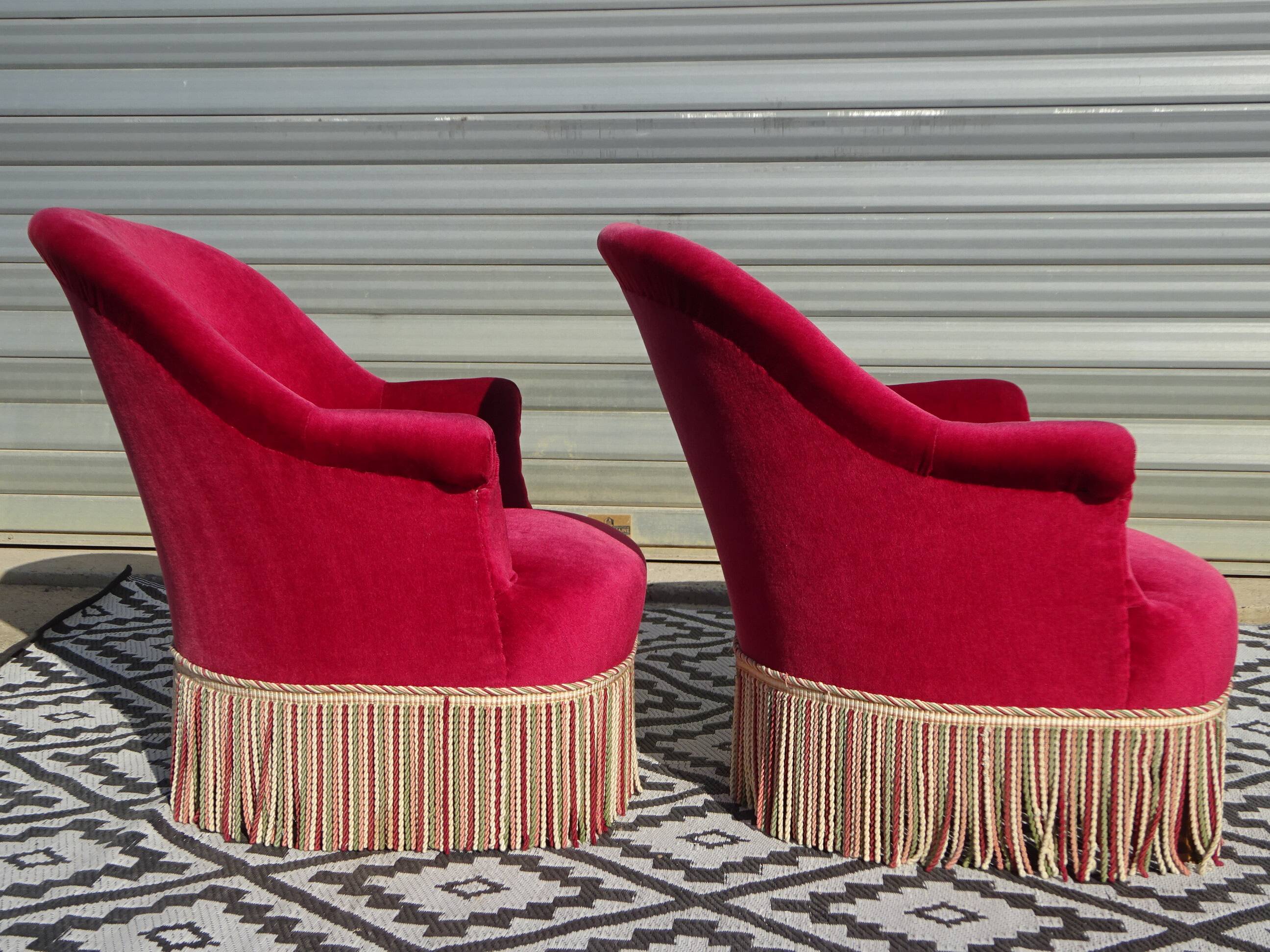 2 antique toad armchairs in red velvet