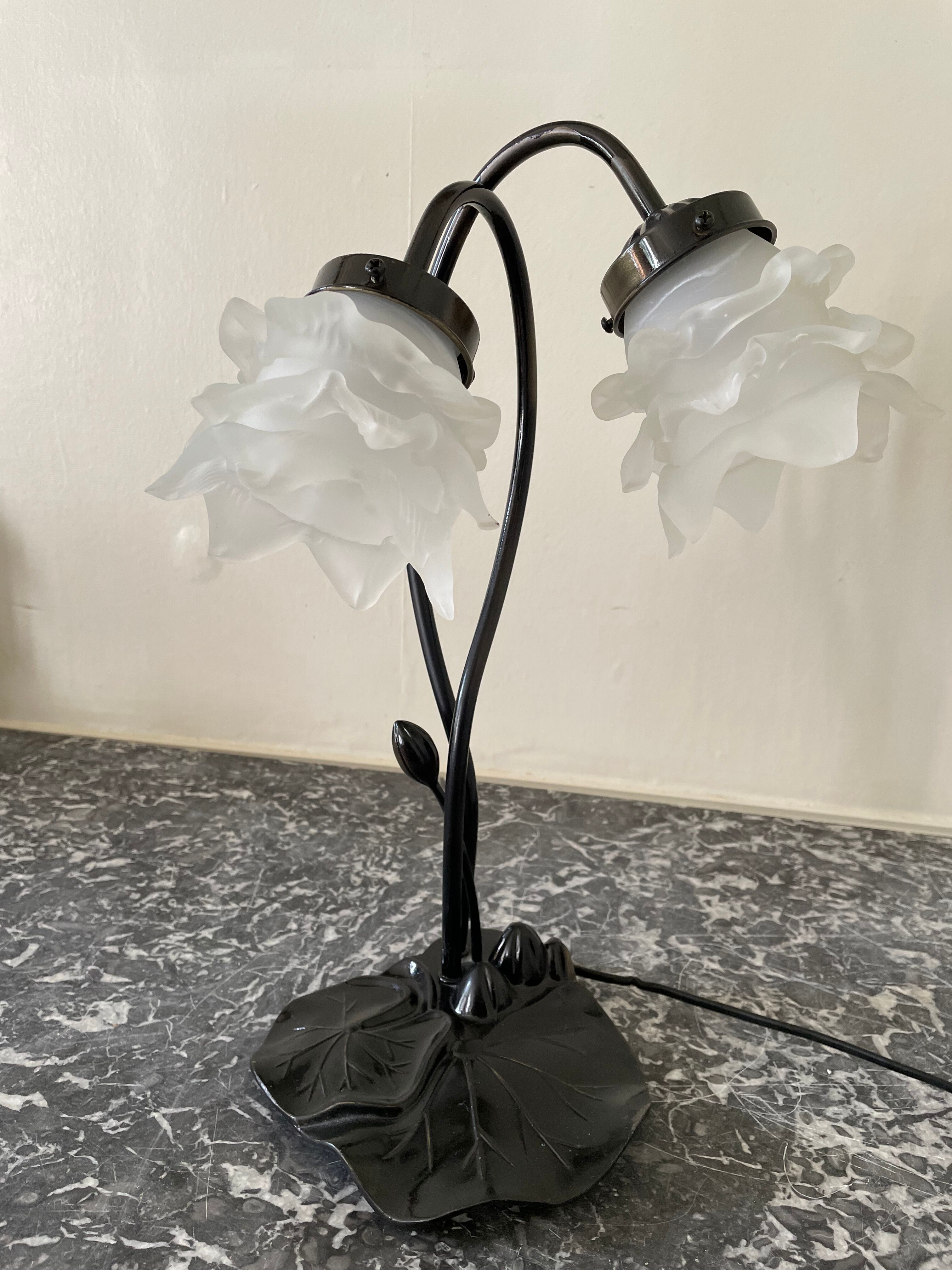 Water lily lamp