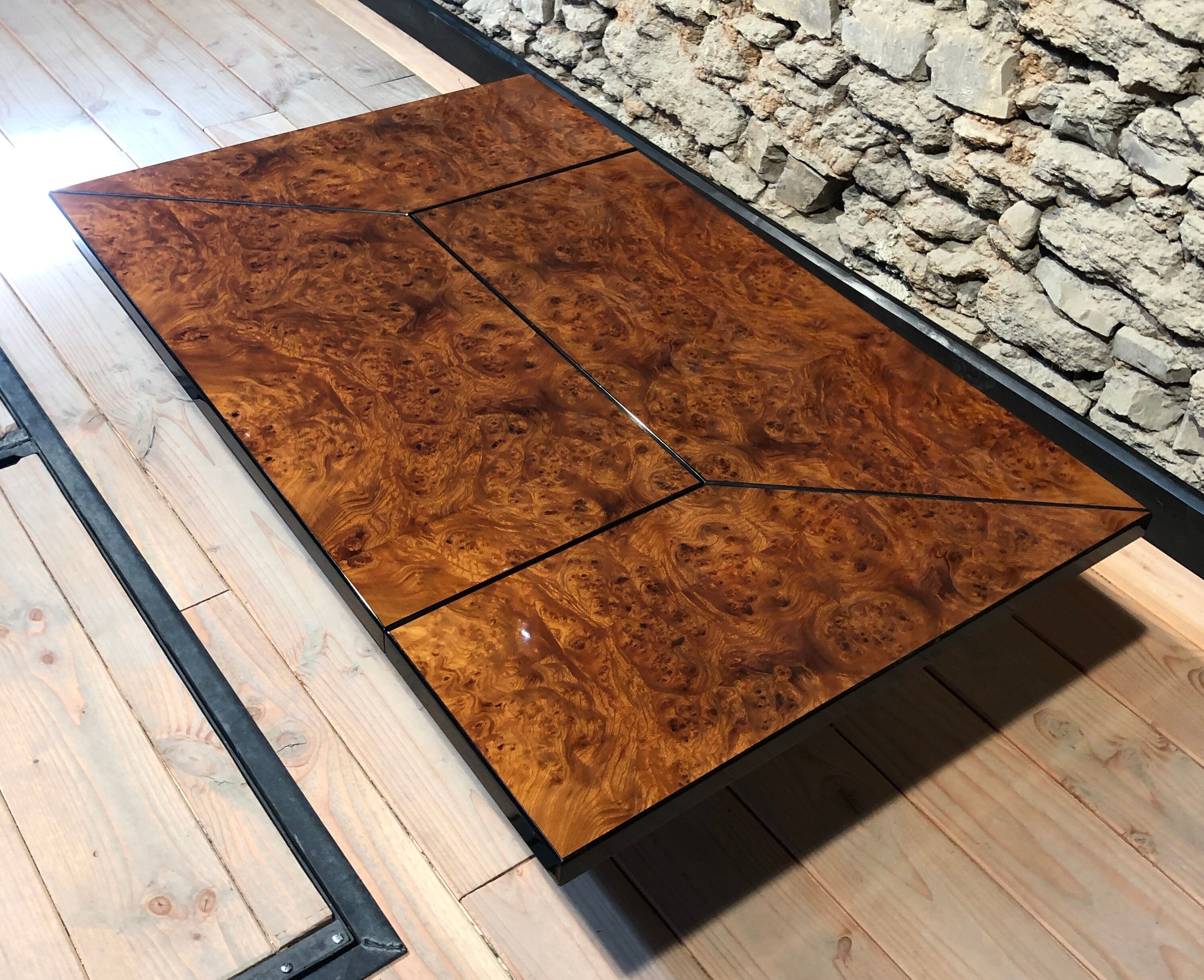 Table basse bar cocktail caché en loupe d'orme de Paul Michel, 1970 Roche Bobois