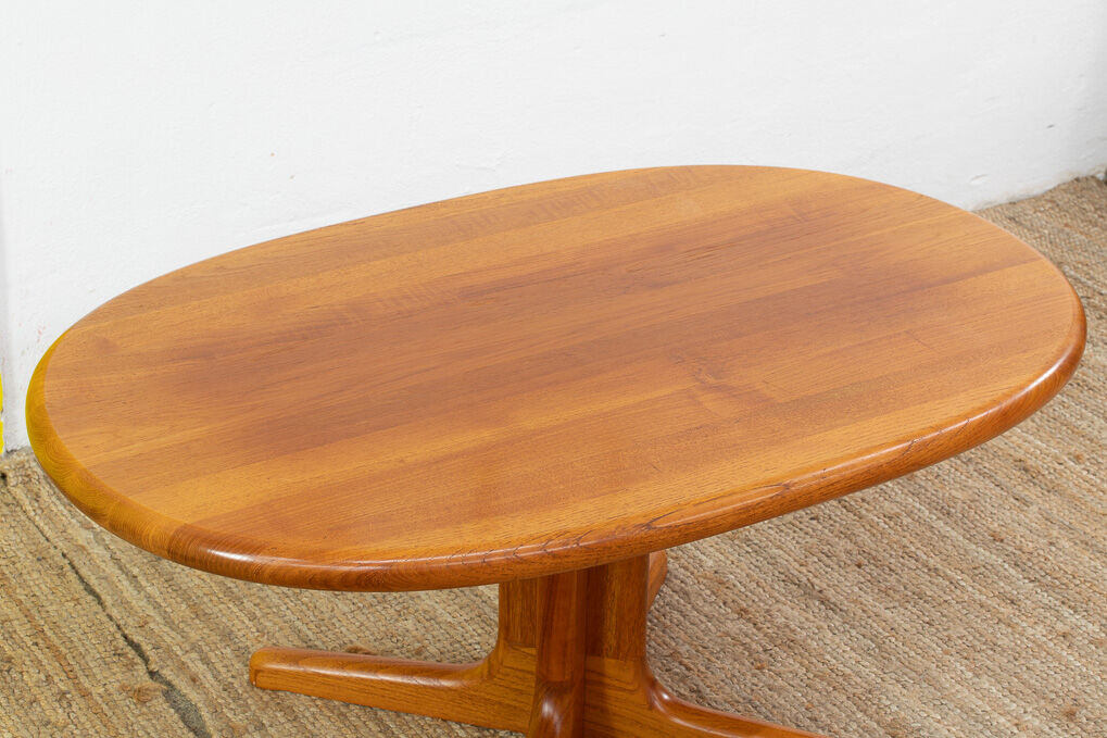 Scandinavian coffee table – 112 cm