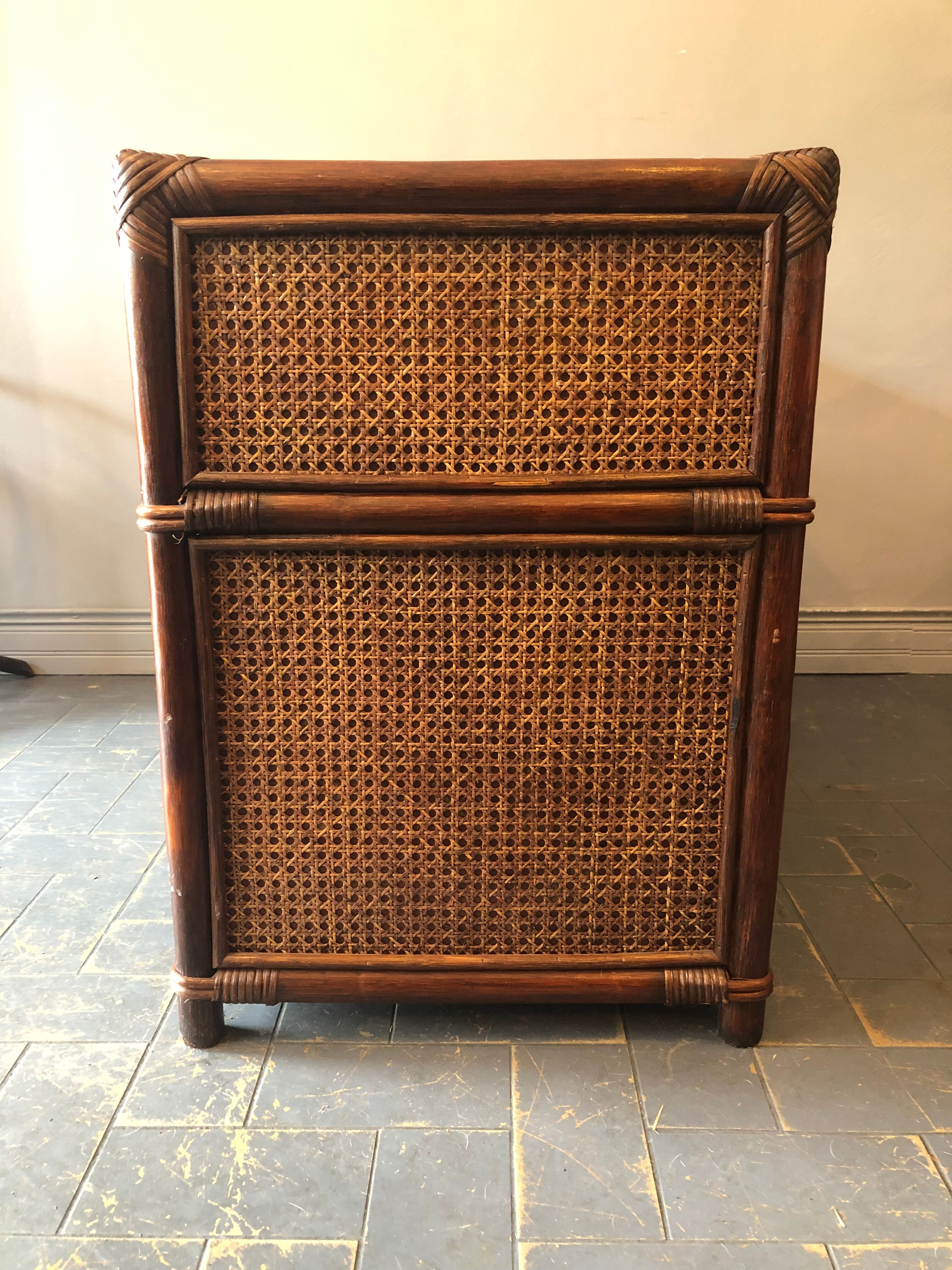 TV stand, hifi and vintage vinyls