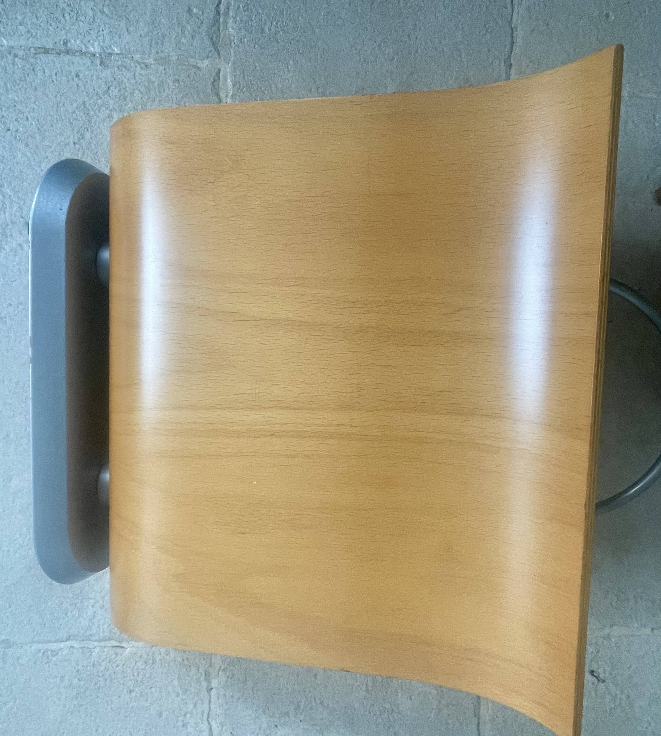 Vintage curved wooden magazine rack by Ligne Roset, 1970s.