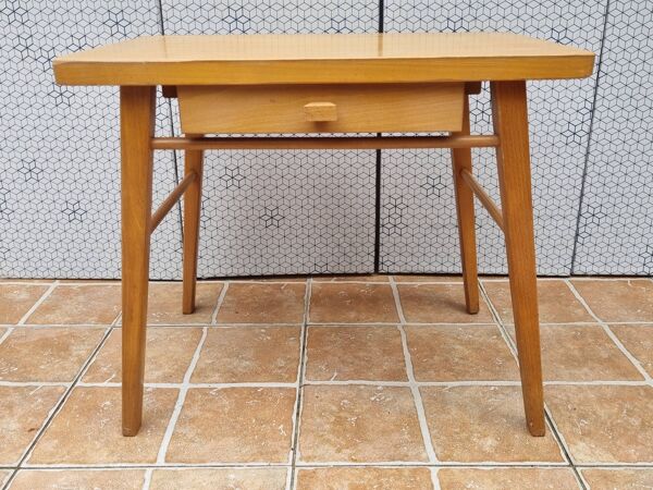 Bureau d’écolier vintage en bois clair – Modèle Baumann, années 50-60