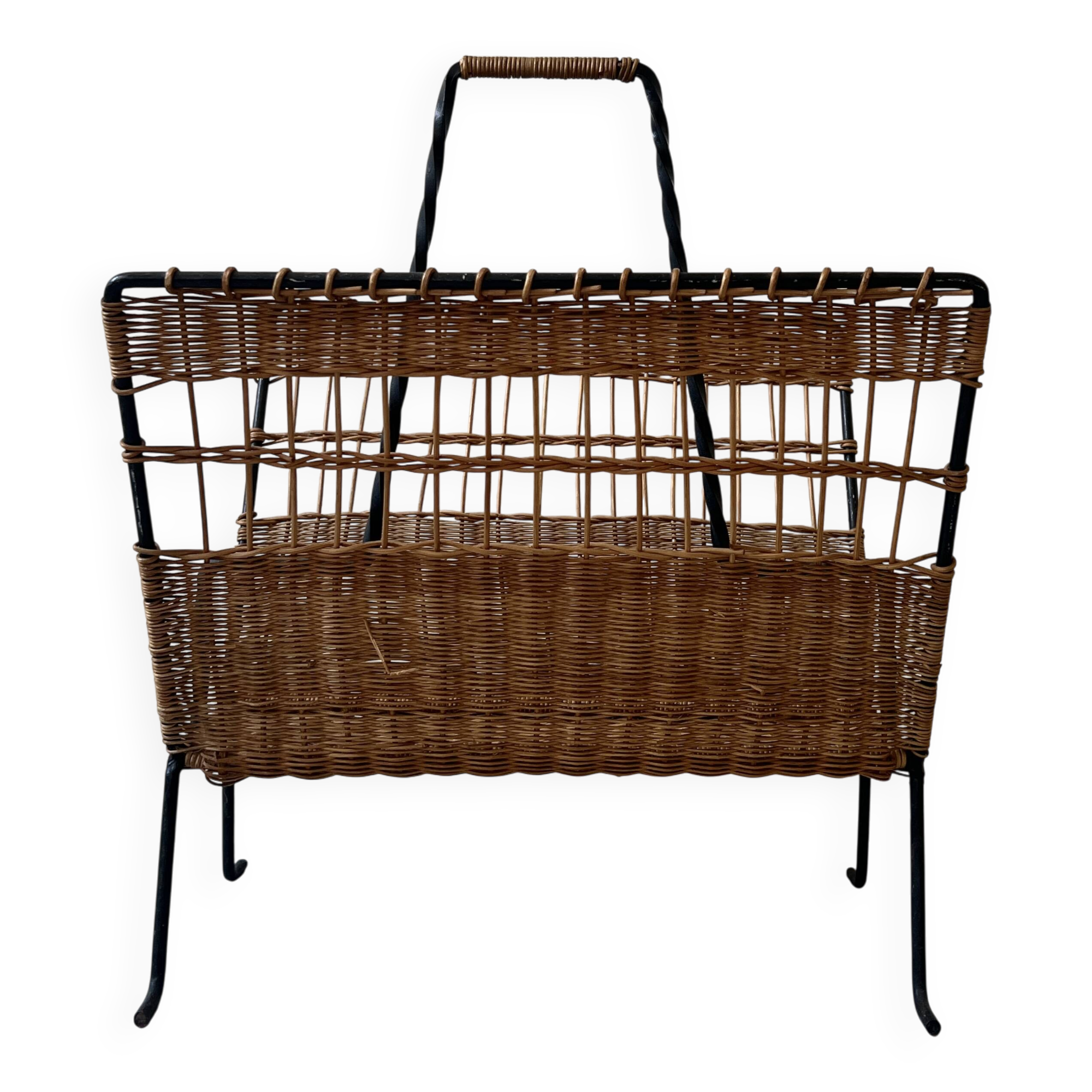 Porte revue en fer forgé noir et rotin dlg Raoul Guys, 1950