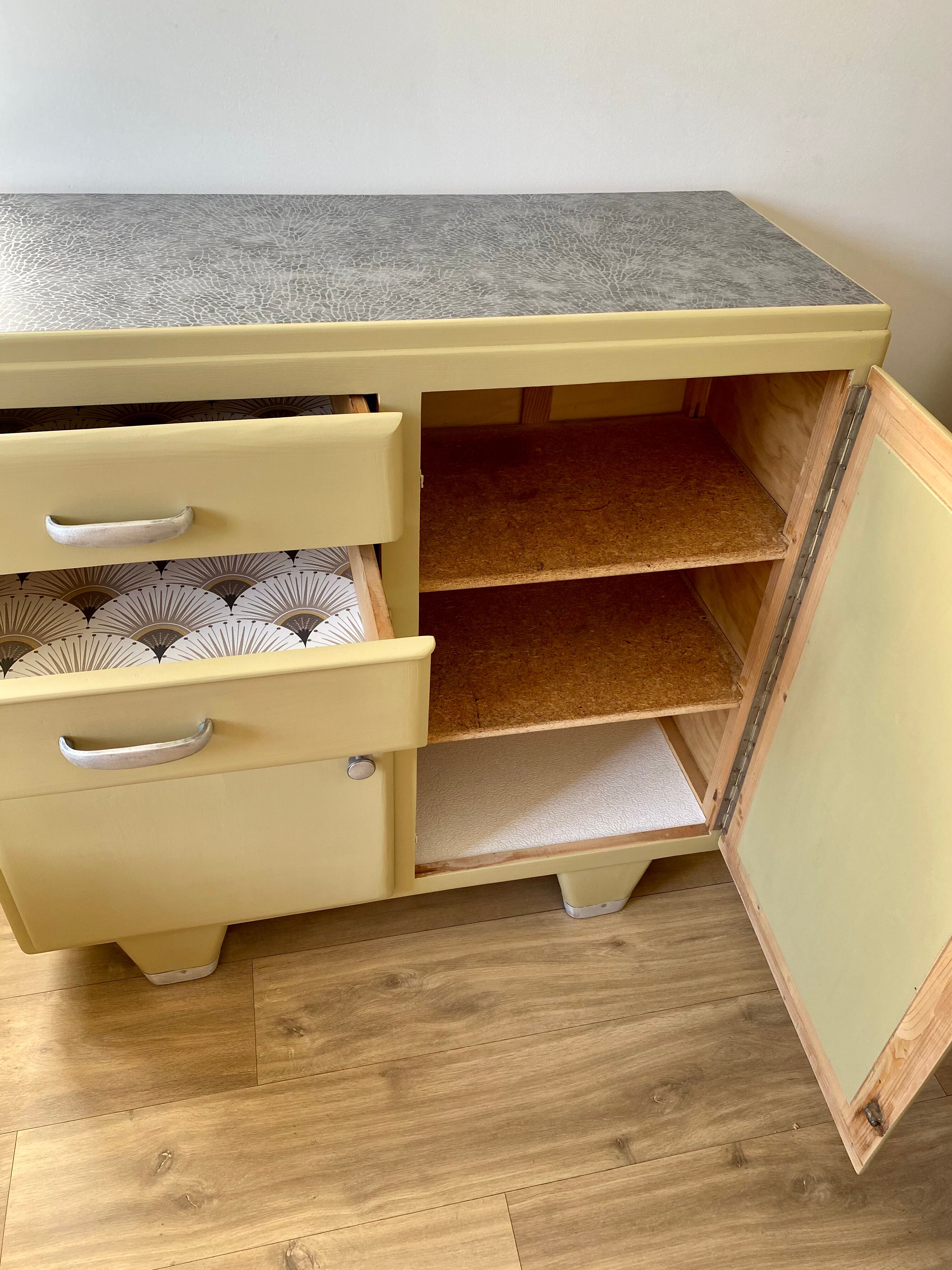 Buffet Mado vintage soft yellow and gray